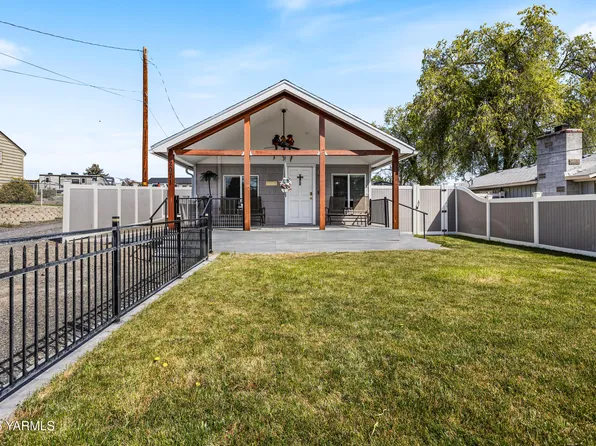 2071 Selah Loop Rd, Selah, WA 98942