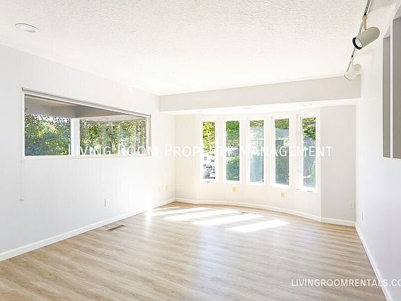 3rd image of 9263 SW Brier Pl