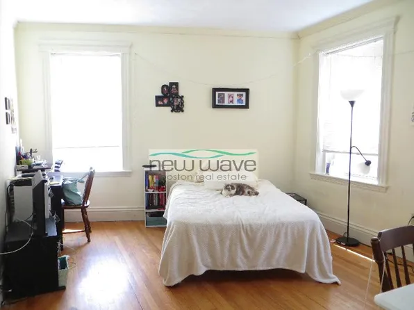102 Queensberry St, Boston, MA