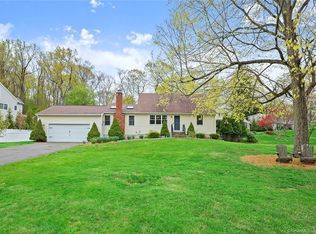 154 Nonopoge Rd, Fairfield, CT 06825