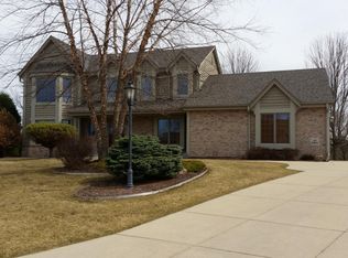 N25W26445 Fox Den Ct, Pewaukee, WI 53072