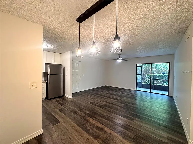 2452 Oak Park Way — Photo 3