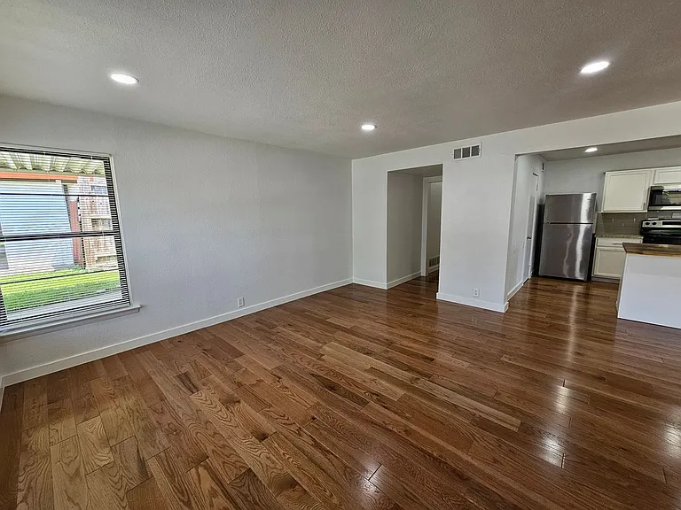 2402 Housley Dr — Photo 5