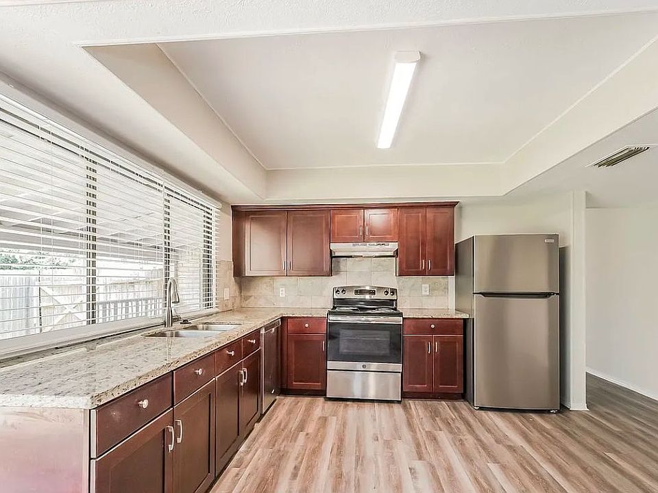 1st image of 15431 Camino Del Sol Dr