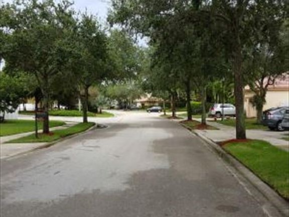 2nd image of 854 Heritage Dr