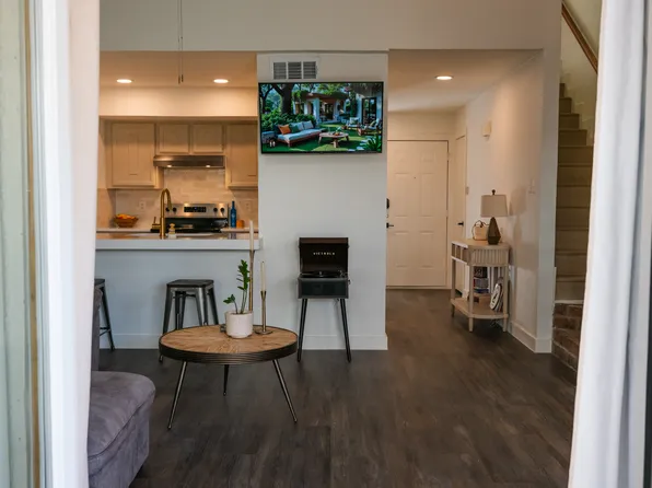 6019 Ridgecrest Rd APT 201, Dallas, TX 75231