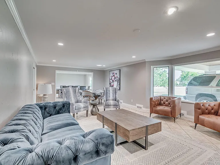 1516 E Britton Rd — Photo 5