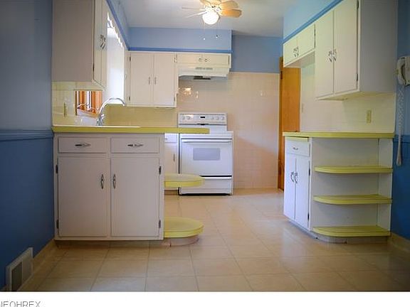 5th image of 166 White Pond Dr