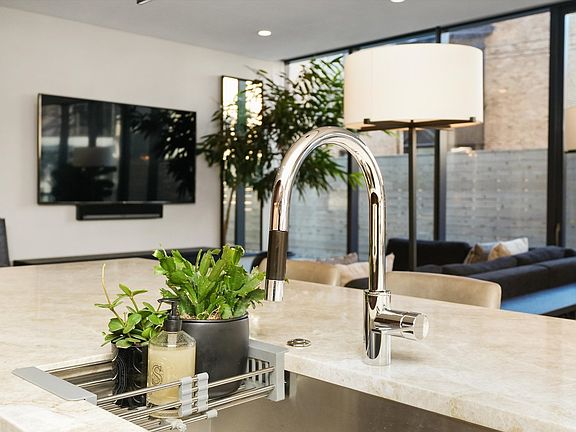 4th image of 366 W Superior St #304