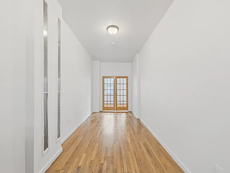 864 Metropolitan Ave #2R — Photo 4