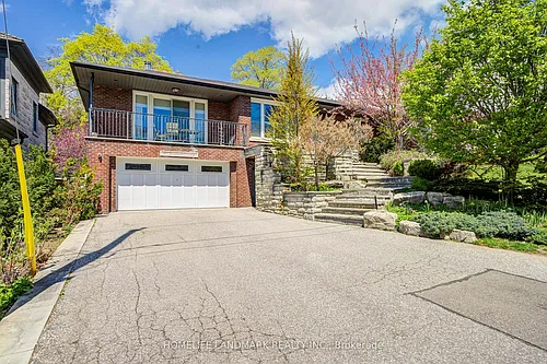102 Stratford Cres Photo 1