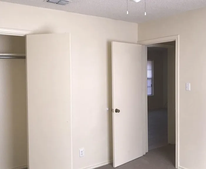2217 E Grimes St #6 — Photo 11