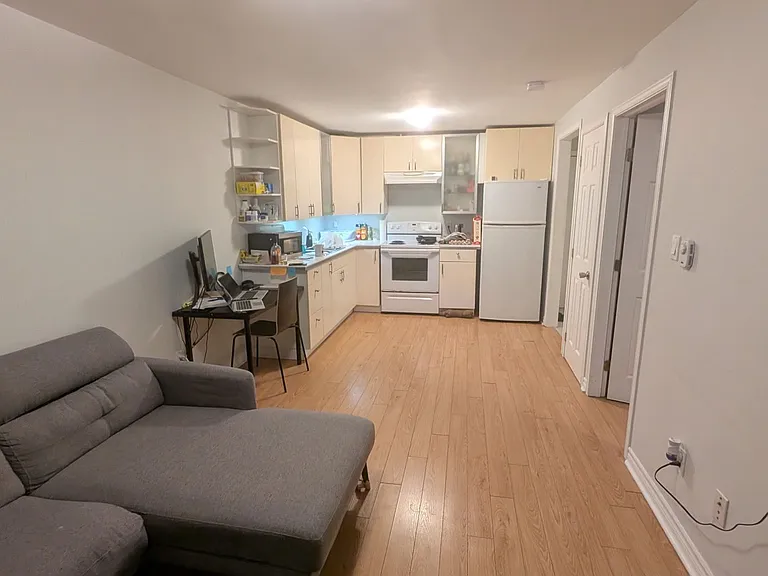 264 Monarch Park Ave #5 — Photo 2