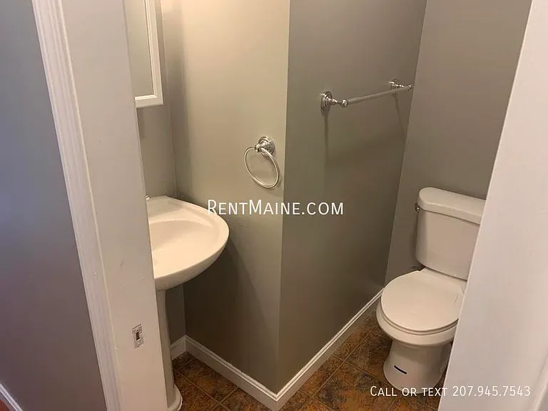 380 Hammond St #3 — Photo 4