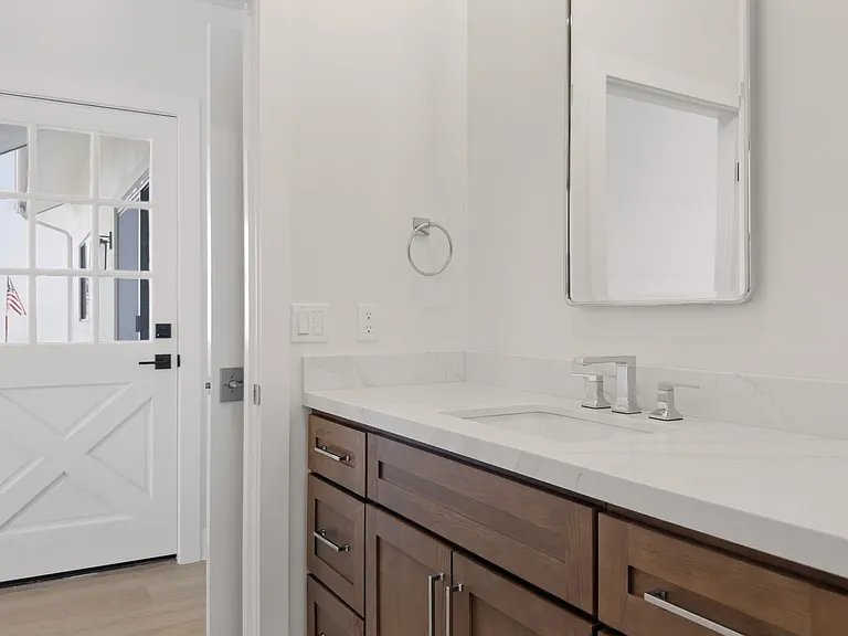991 W Highland Dr — Photo 14