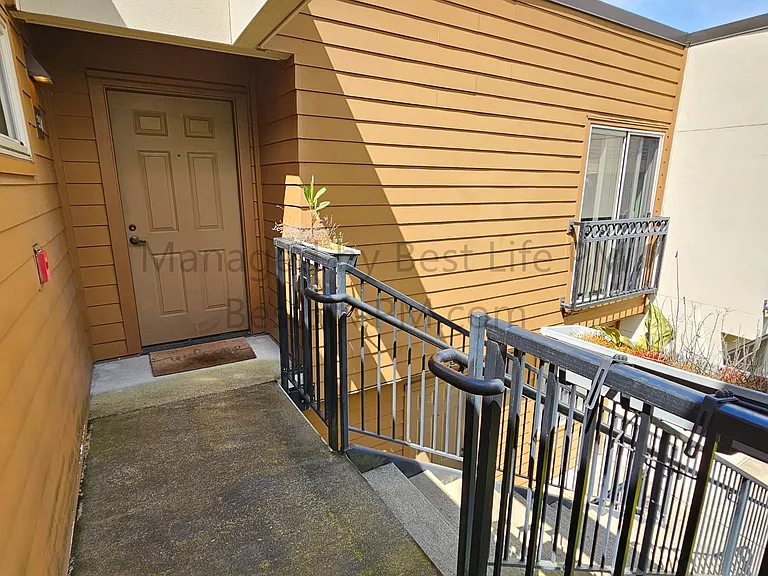 1535 SW Clay St #301 — Photo 8