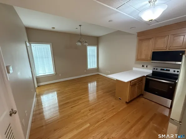 22 Whiting St APT 203, Plainville, CT 06062
