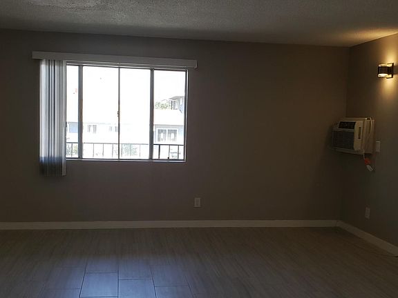4th image of 613 N Wilcox Ave