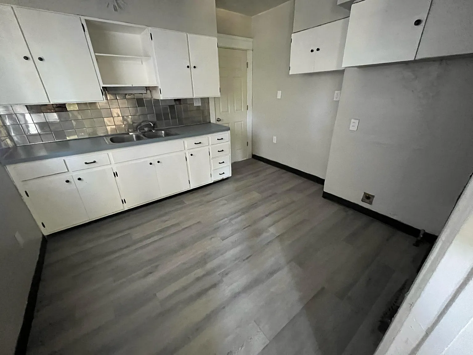2 bed, $900 — Photo 2
