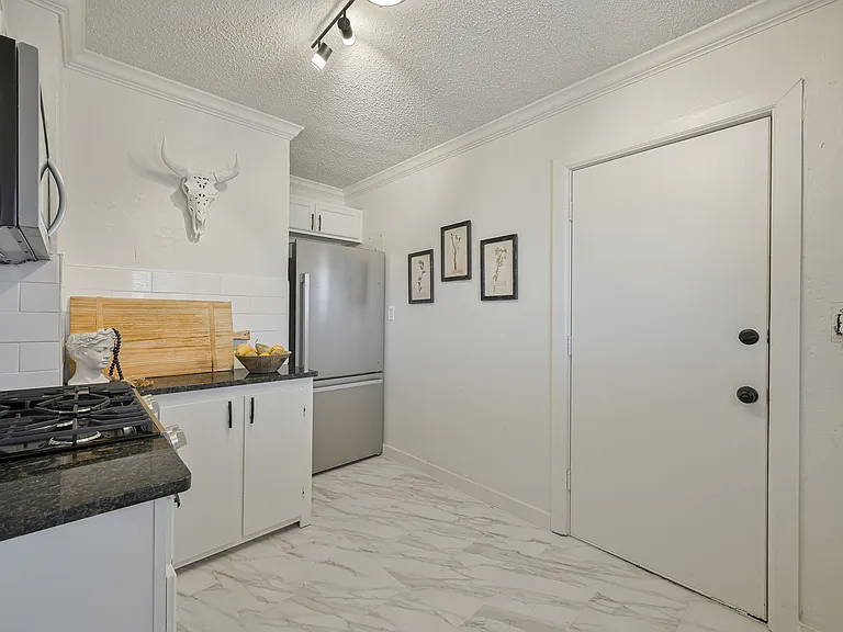 2100 NW 33rd St — Photo 5