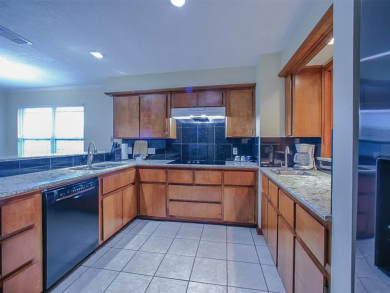 9511 Sharpcrest St — Photo 11