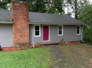 8356 Strawberry Ln, Roanoke, VA 24018