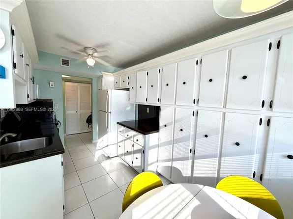 1833 S Ocean Dr APT 1202, Hallandale, FL 33009