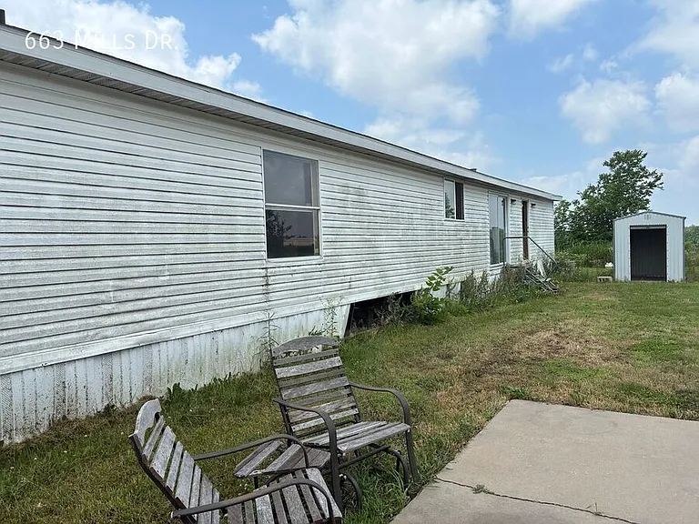 663 E Mills Dr — Photo 4