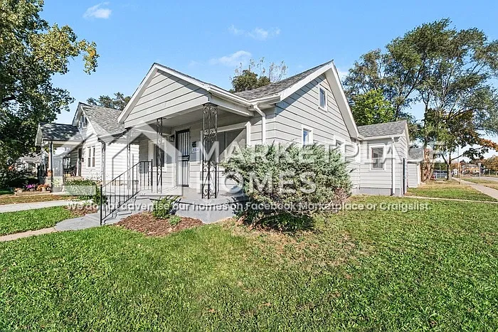 4 bed, 2.5 bath, 1229 sqft, $2,095 — Photo 2