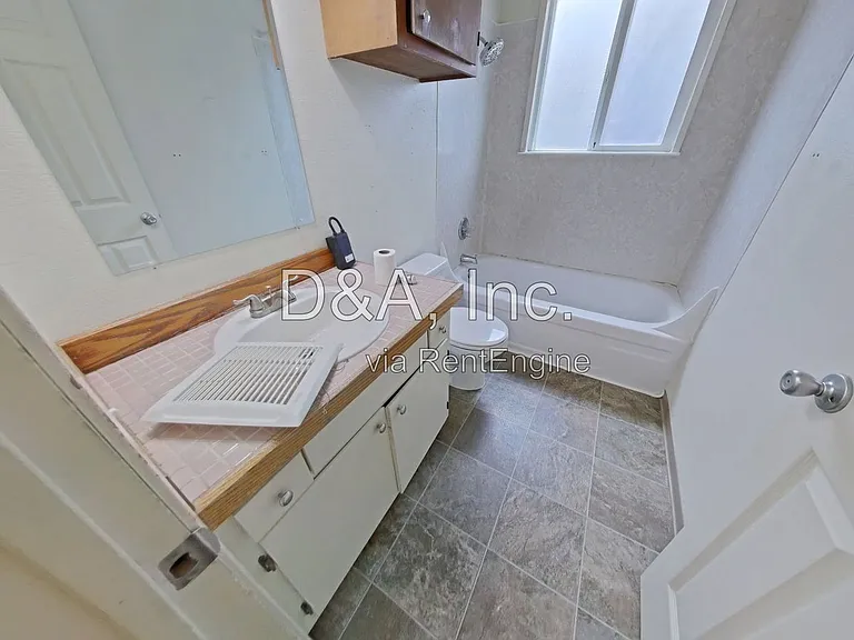 2536 Newton St — Photo 7