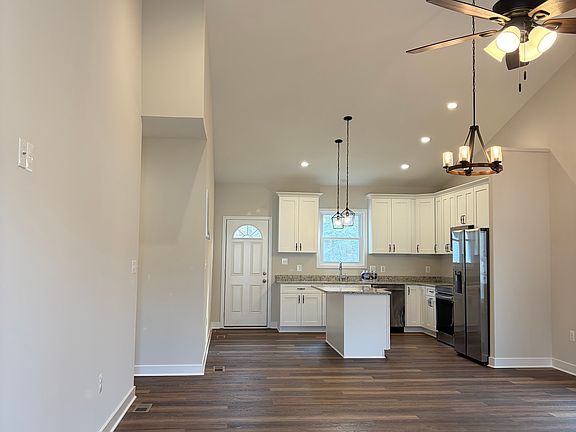 3rd image of 130 Poplar Rd