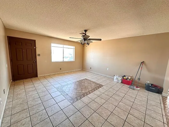 3 bed, 1106 sqft, $1,395 — Photo 2