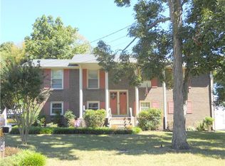 2644 Mossdale Dr, Nashville, TN 37217