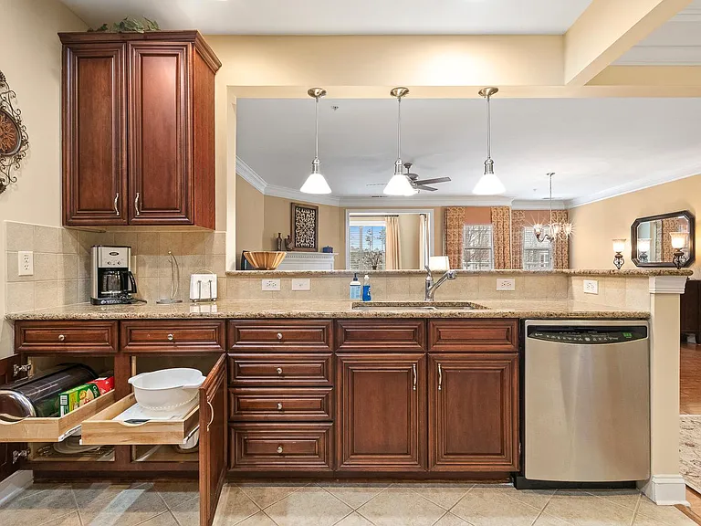 10400 Rosegate Ct #201 — Photo 14