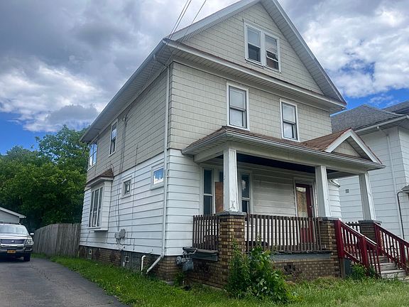 3rd image of 740 Norton St