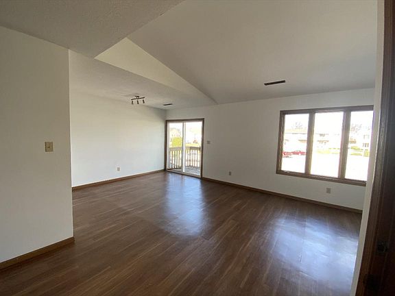 2nd image of 450 Plum Creek Ct