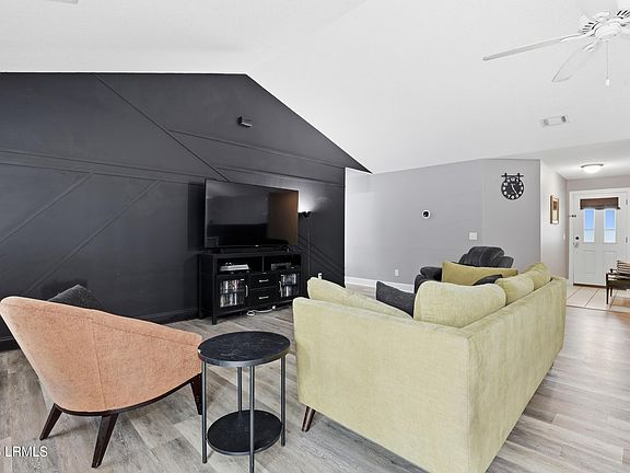 5th image of 9 Wellena Court