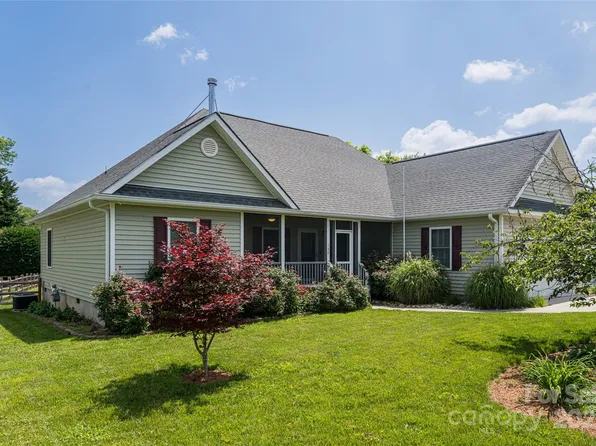 106 Beaver Dam Dr, Mills River, NC 28759