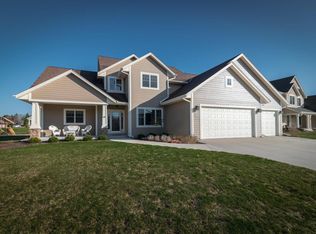 N74W8142 Harvest Ln, Cedarburg, WI 53012