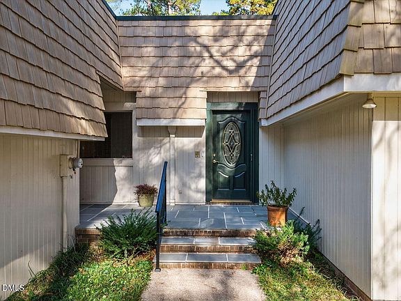 3rd image of 207 Kelso Ct
