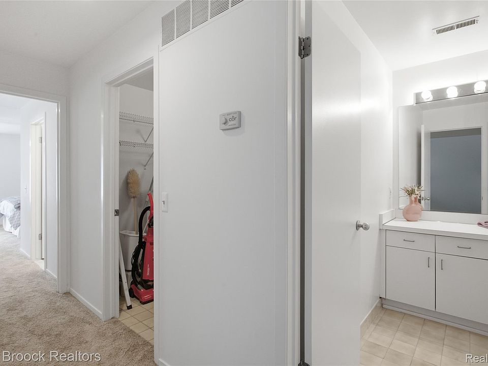 6580 Ridgefield Cir Apt 203, photo 20