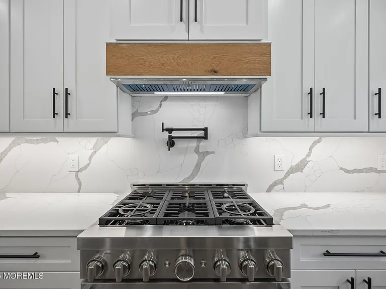 211 Rockwell Ave — Photo 7