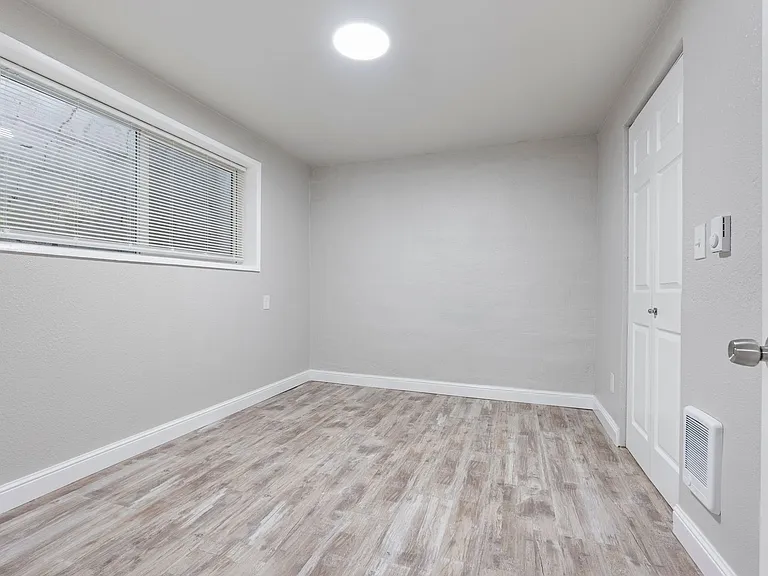 3812 R St — Photo 10