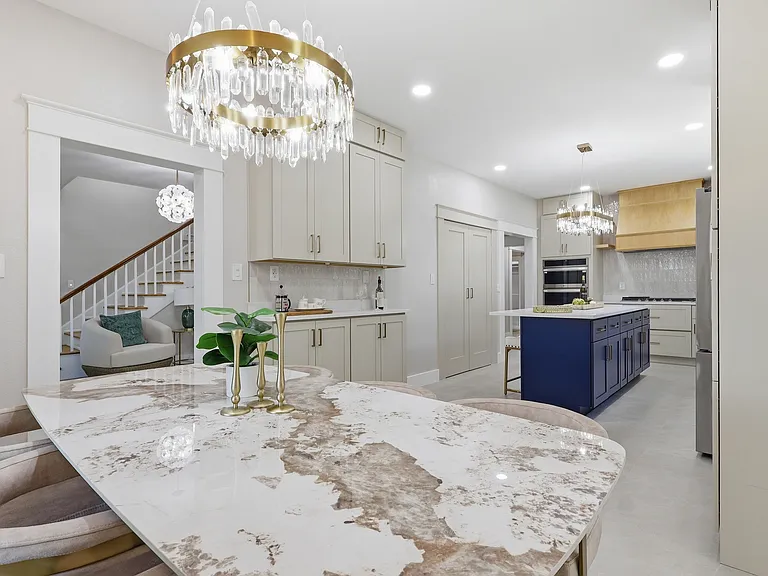 1611 Hyde Park St — Photo 17