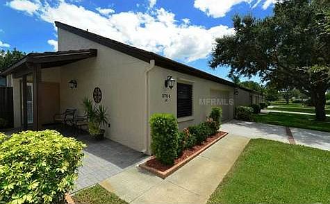 2nd image of 3704 Glen Oaks Manor Dr