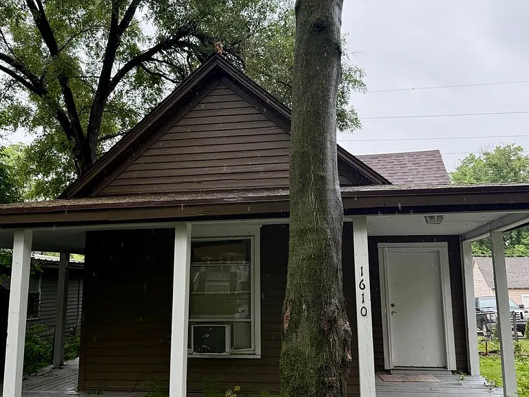 1610 SW Clay St — Photo 1