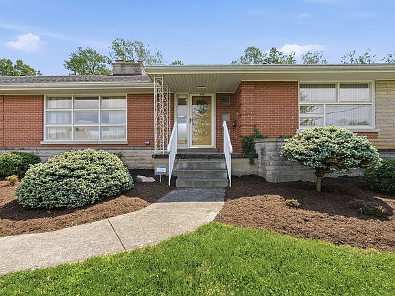 3rd image of 115 Grandview Dr