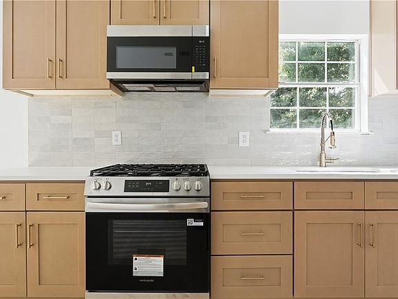 2nd image of 3255 Clifton Farm Dr