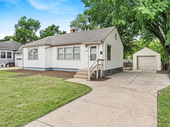 827 N Parkwood Ln, Wichita, KS 67208