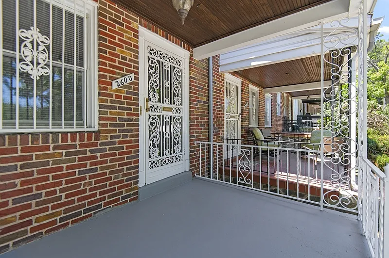 3 bed, 2.5 bath, 2200 sqft, $2,075 — Photo 4